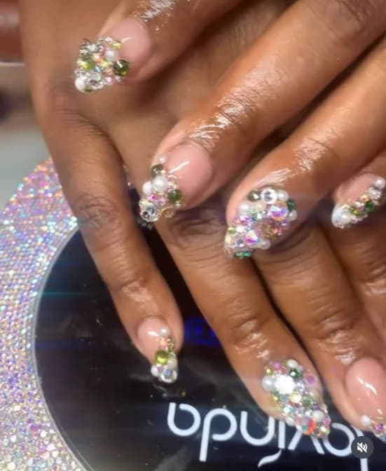 Short set with crystal clusters